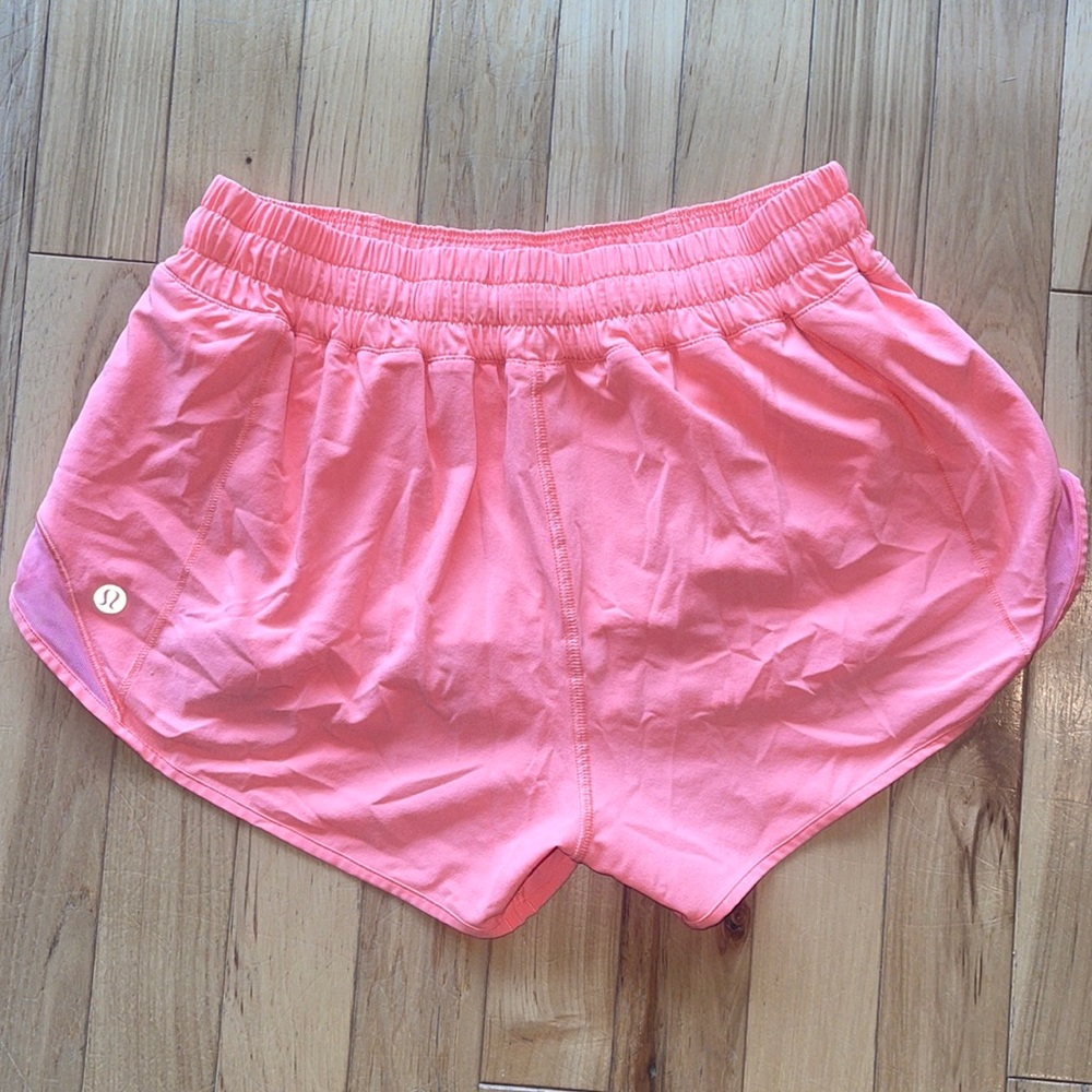 Lululemon hotty hot shorts size 6!